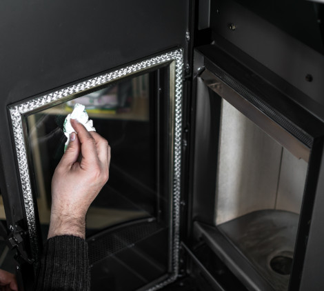 come pulire la stufa a pellet - immagine in evidenza uno