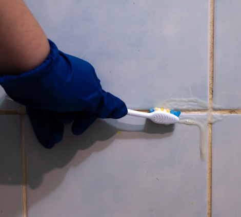 Sistemare le fughe delle piastrelle - Bricocenter